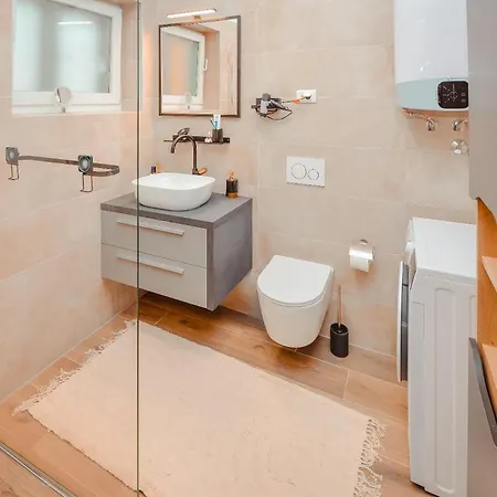 Dertil Apartment